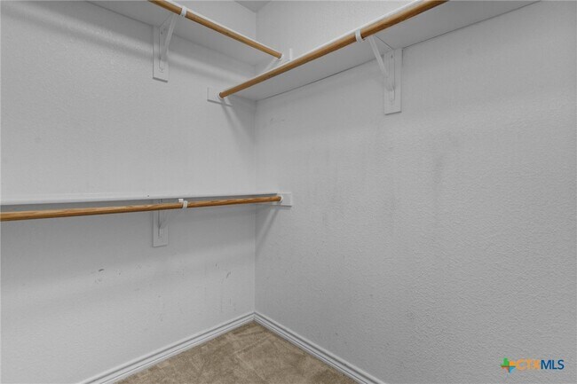 Building Photo - 418 Canoe Dr