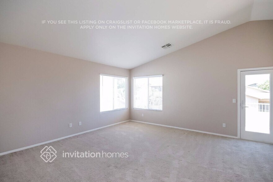 Building Photo - 14868 W Columbine Dr