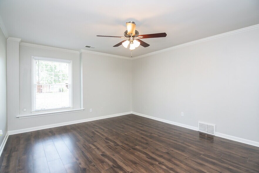Building Photo - 8159 Creekside Cir N