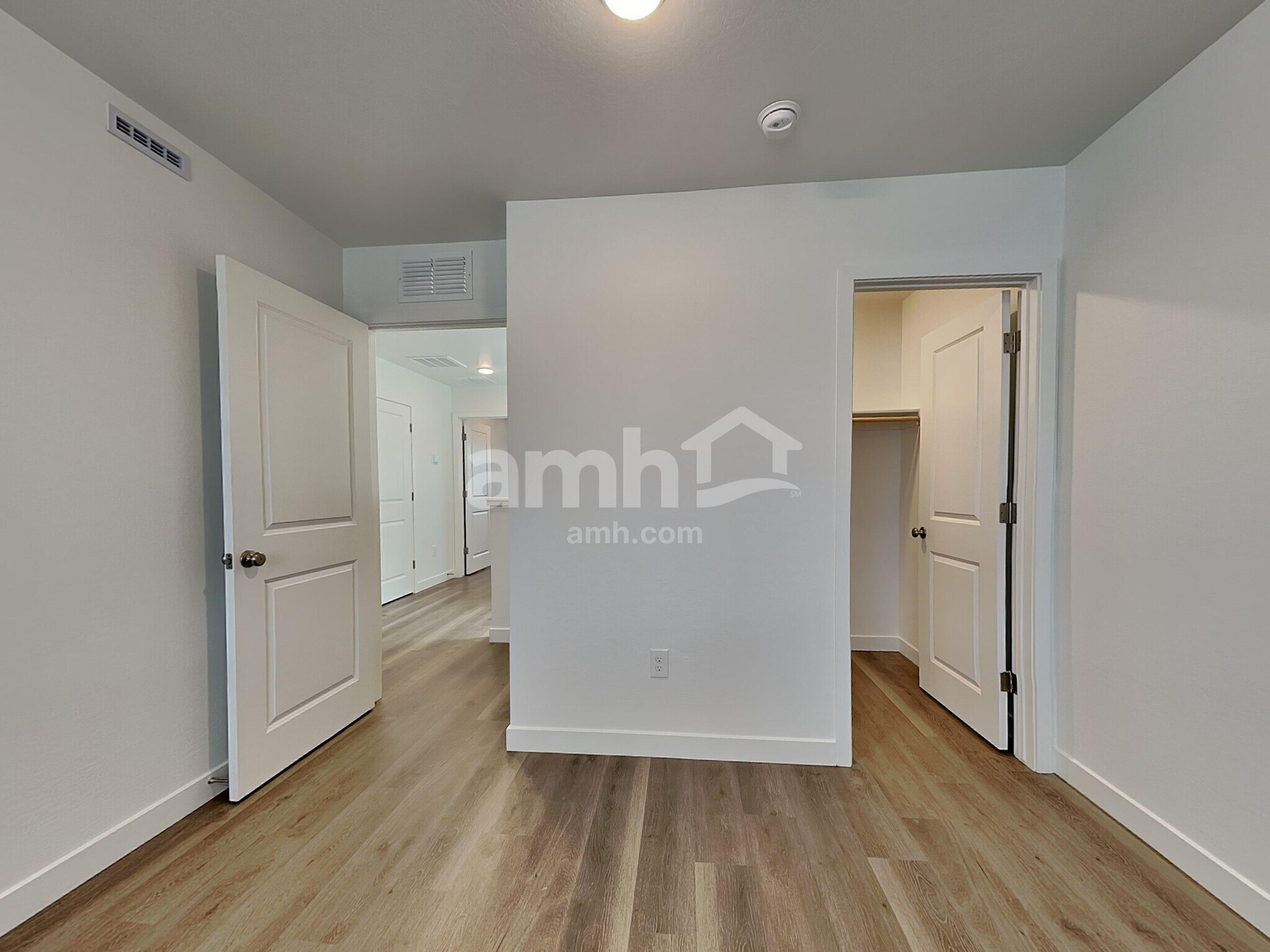 Building Photo - 9829 W Parkway Dr