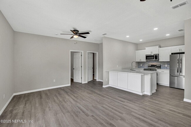 Building Photo - 6703 Bakersfield Dr