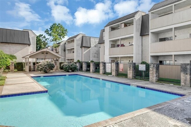 Primary Photo - Two Bedroom Condo Near Med Center!