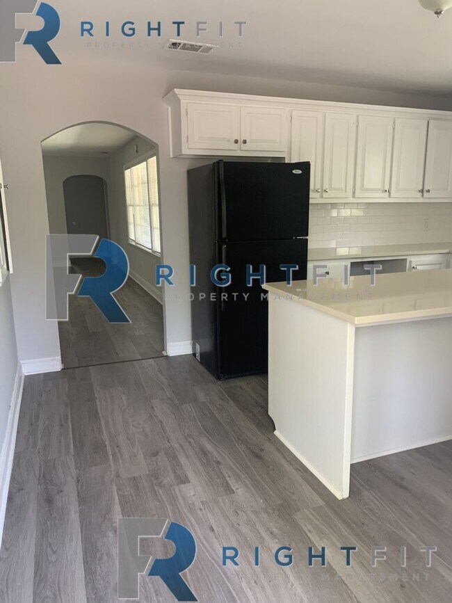 Building Photo - Newly Renovated Home in Columbus