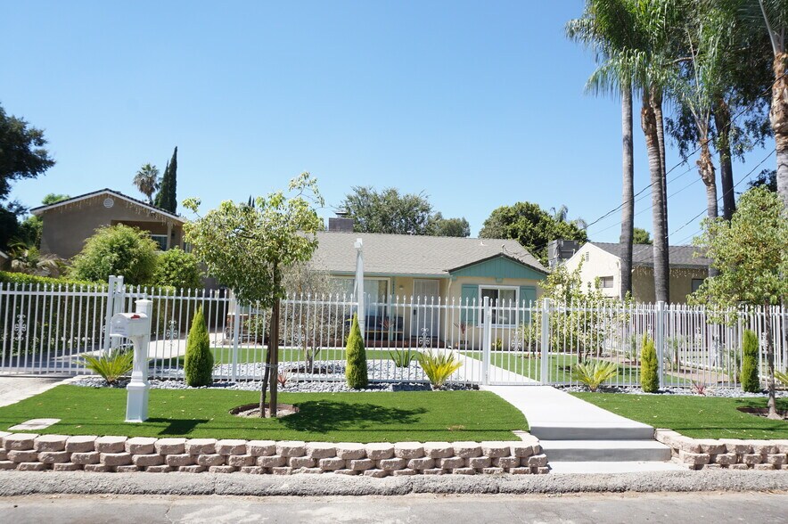 Primary Photo - 10333 Jordan Ave