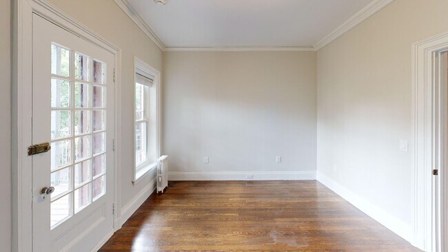 Building Photo - Renovated 3 bed 1 bath in Allston.... Awesome listing...