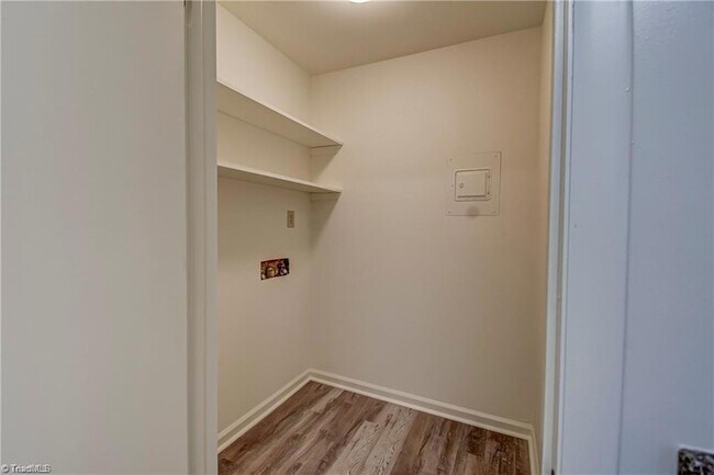 Building Photo - 115 S Mendenhall St