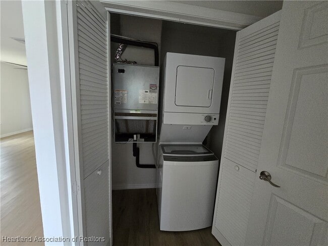 Building Photo - 7019 San Bruno Dr