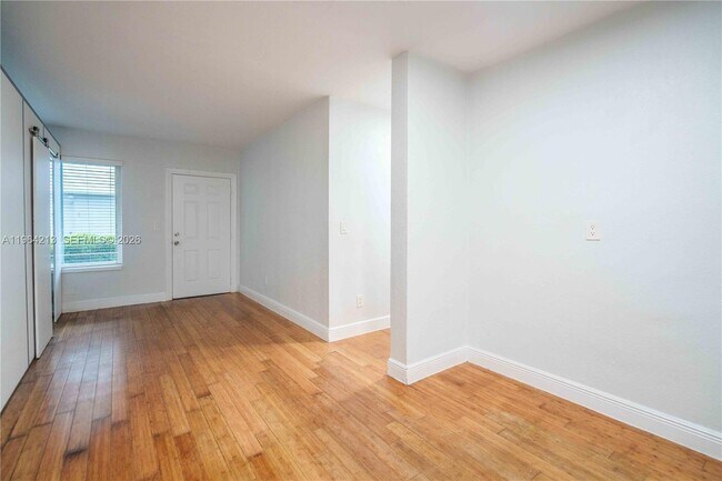 Building Photo - 7325 Carlyle Ave