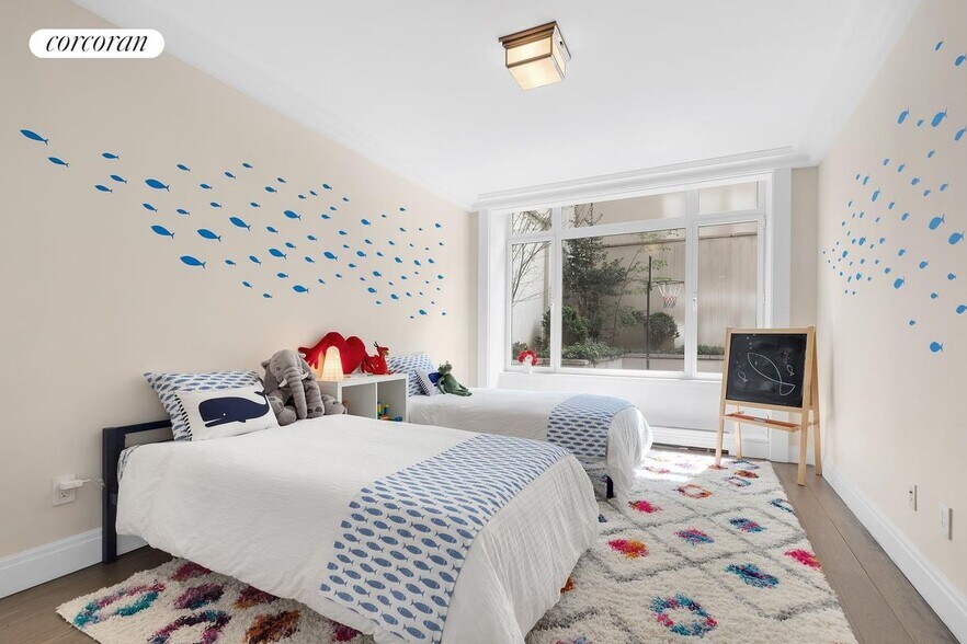 Building Photo - 40 E 72nd St