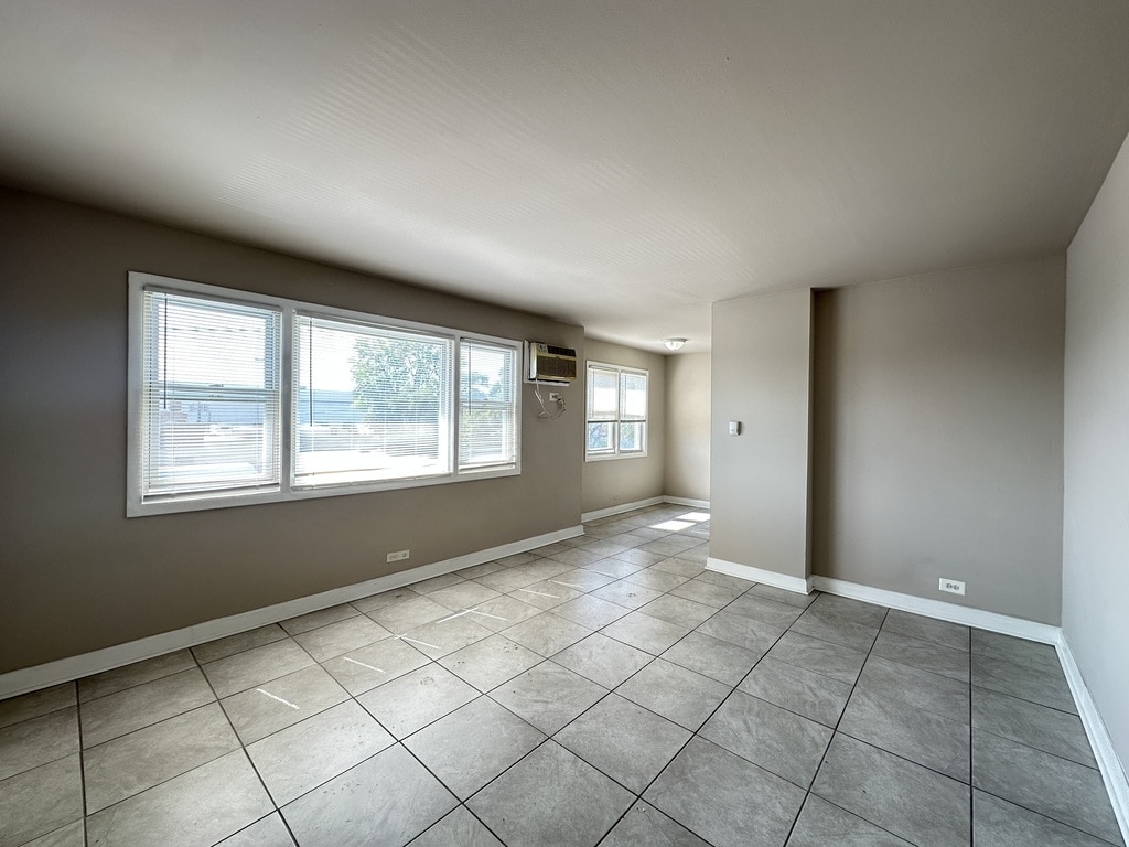 Building Photo - 9610 Ivanhoe Ave
