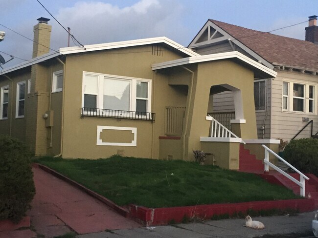 Building Photo - 5440 Trask St