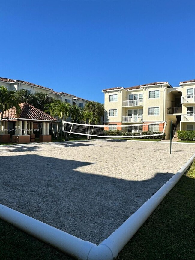 Building Photo - 9825 Baywinds Blvd
