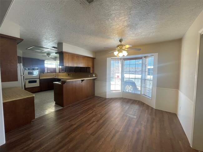 Building Photo - 302 Yorkshire Ct