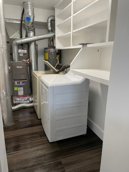 Building Photo - 250 E 600 S