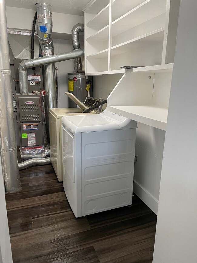 Building Photo - 250 E 600 S