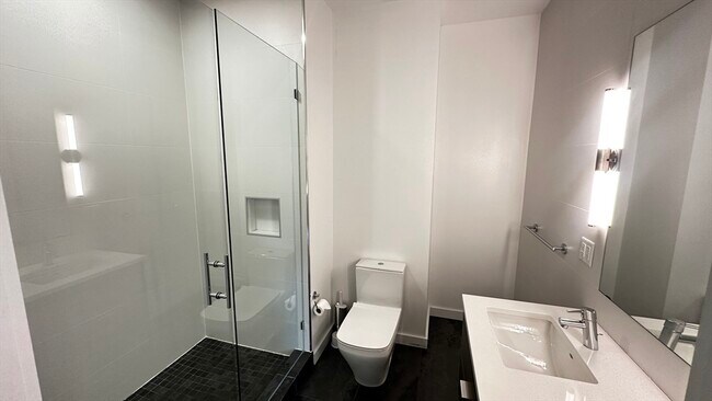 Building Photo - 97 Elmwood St