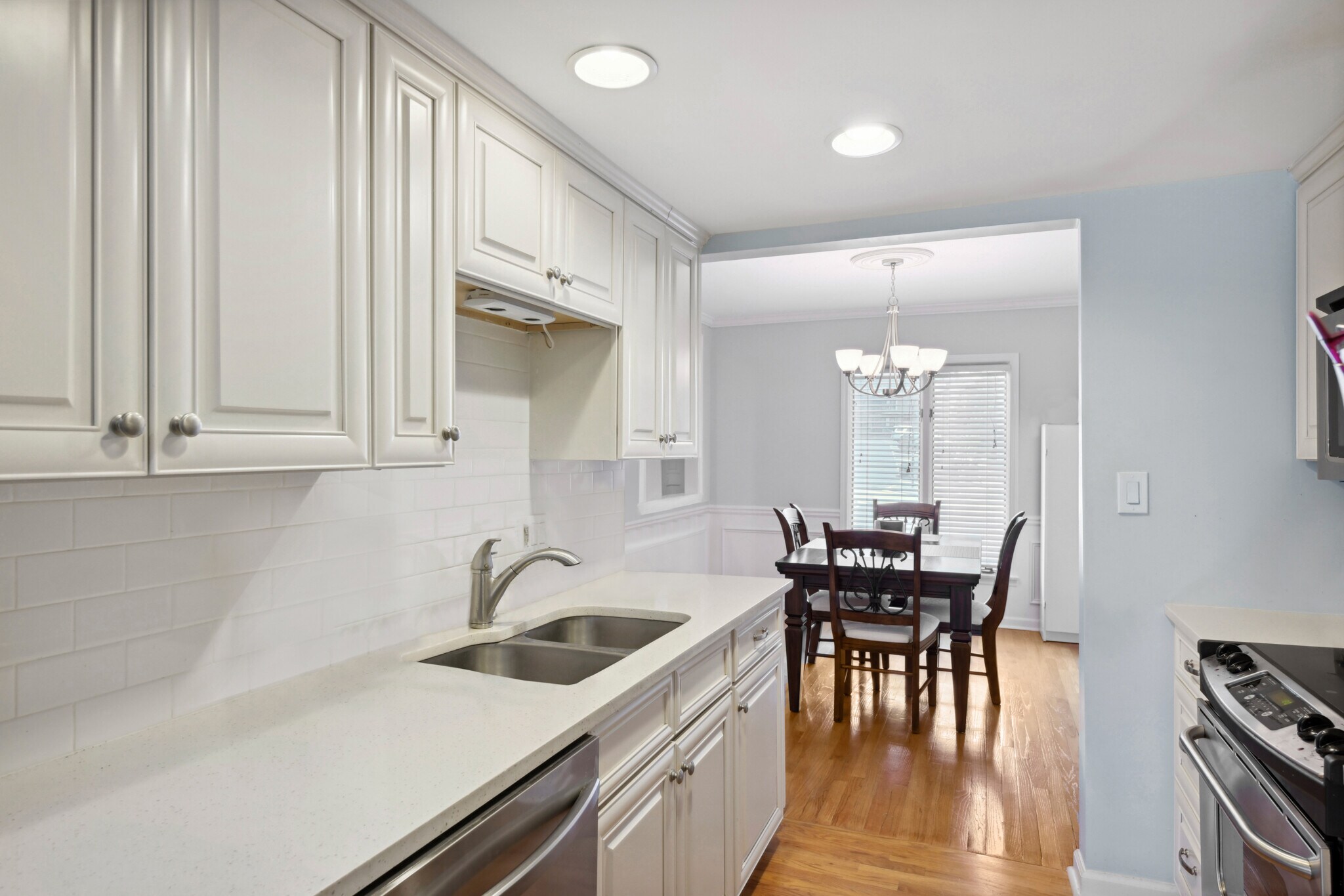 Building Photo - 11 Ivy Sq NE