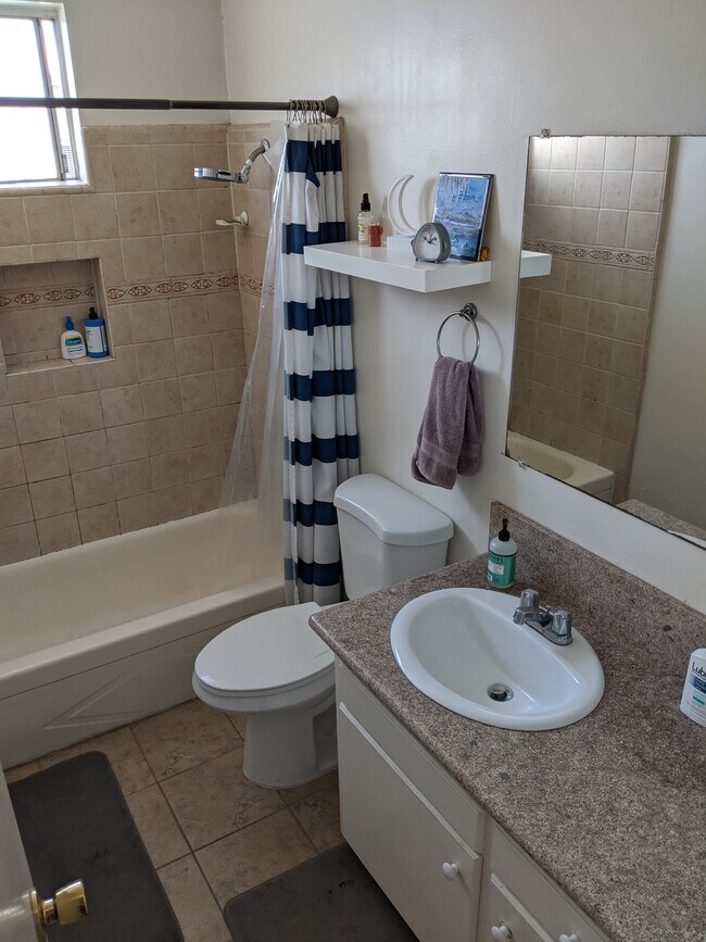 Building Photo - 1610 Barry Ave