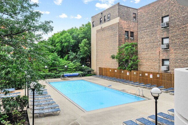Building Photo - 2020 N Lincoln Park W