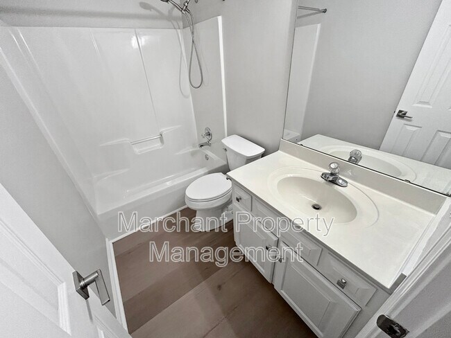 Building Photo - 7 Waxwing Ct