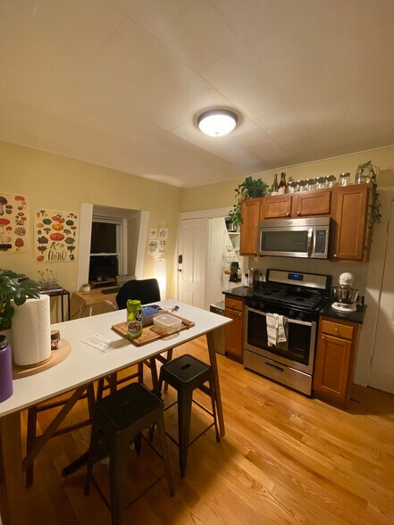 Building Photo - 12 Claremon St