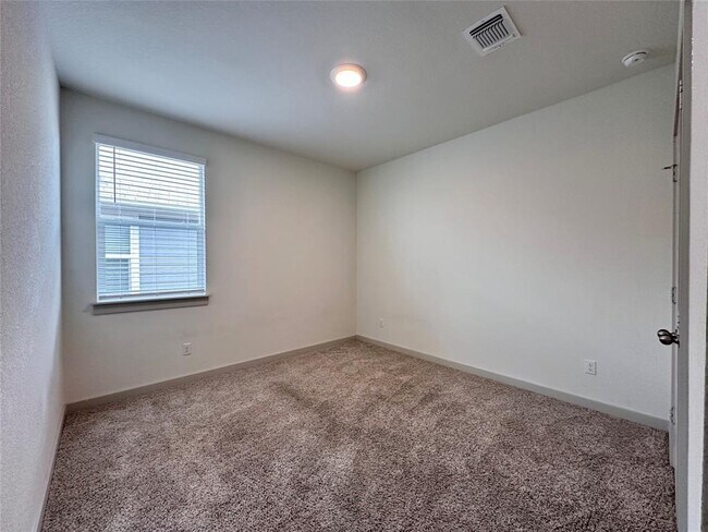 Building Photo - 402 Barton Creek Ln
