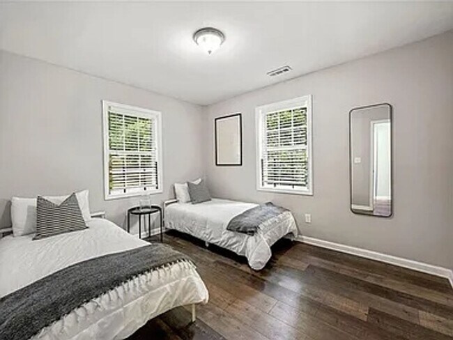Building Photo - Charming 3BR House in Atlanta