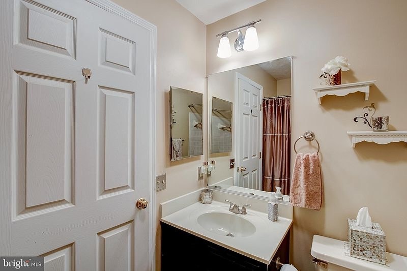 bathroom 1 - 1006 Markham Ct