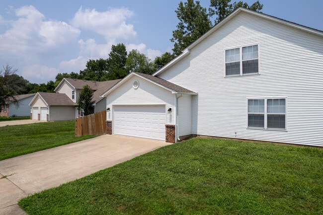 Building Photo - 5015 CARRIE RIDGE Dr