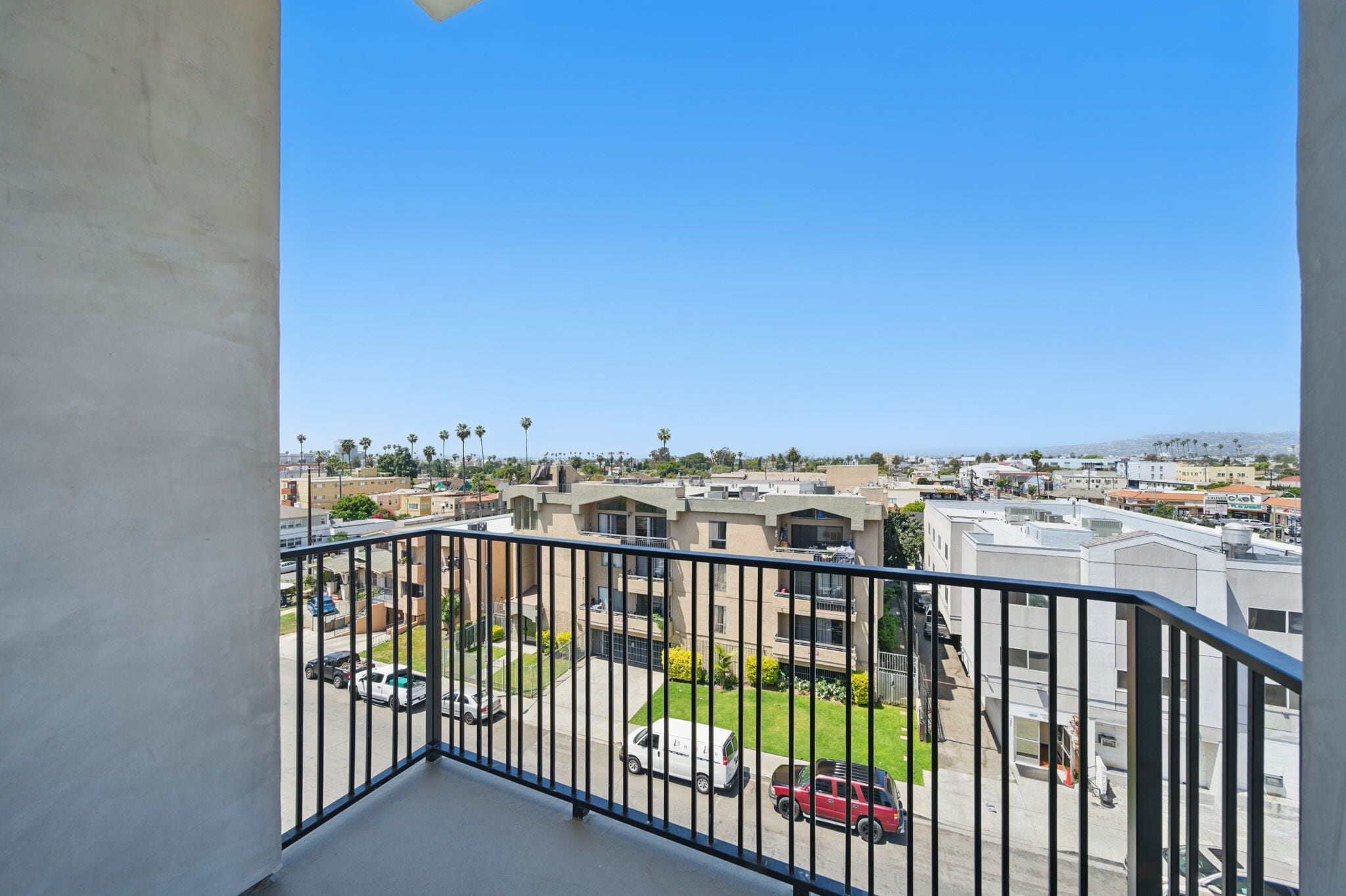 Building Photo - 212 N Mariposa Ave