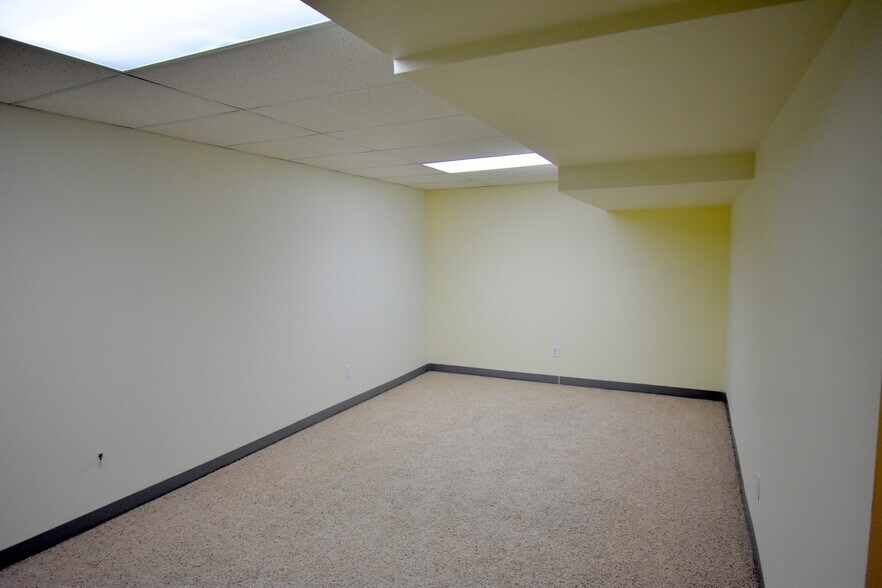 Family Rm - 6706 Spring Grove Ct