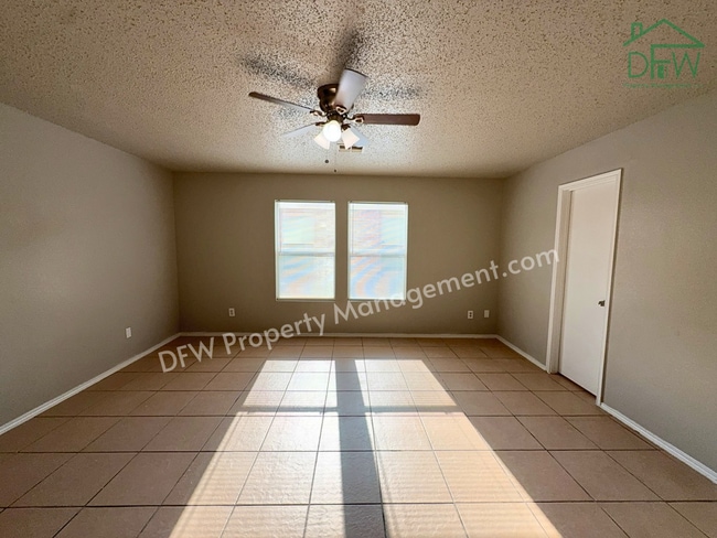 Building Photo - Spacious 4-Bedroom Home with Fireplace & Large Backyard in SW Fort Worth