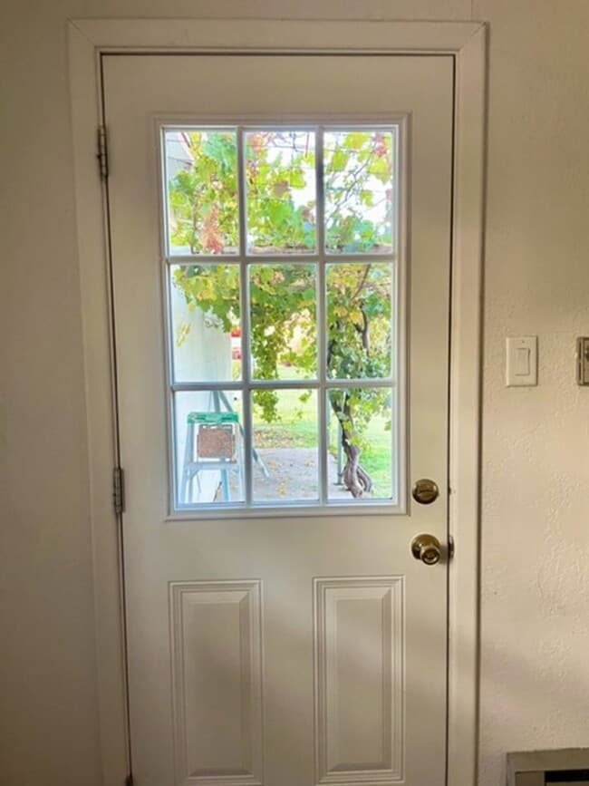 Building Photo - Ranch Style Farm