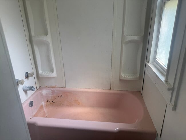 Building Photo - 601 Alexander Ave