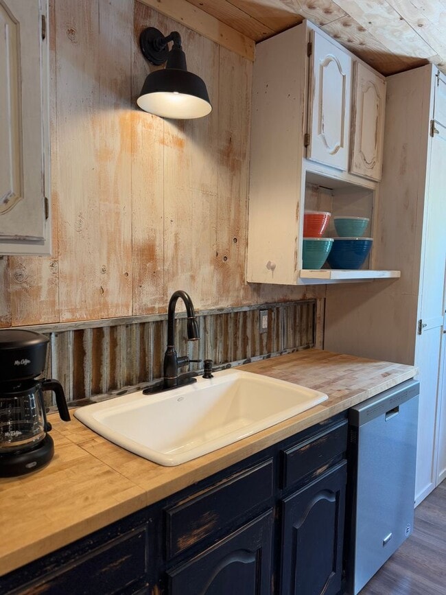 Building Photo - SEASONAL SOLDOTNA HOME!
