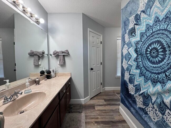 Building Photo - 315 Parkwood Pl