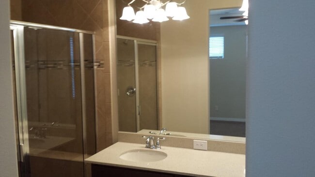 Building Photo - 3 Bed 2.5 Bath Tech Savy Corner Townhouse ...