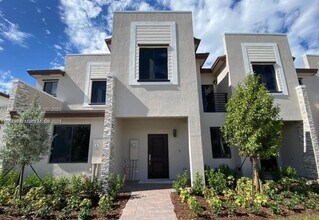 Building Photo - 21071 NE 8th Pl