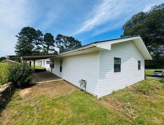 Building Photo - 572 Lexington Dr
