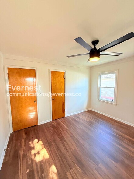 Building Photo - 165 W Baker Ave