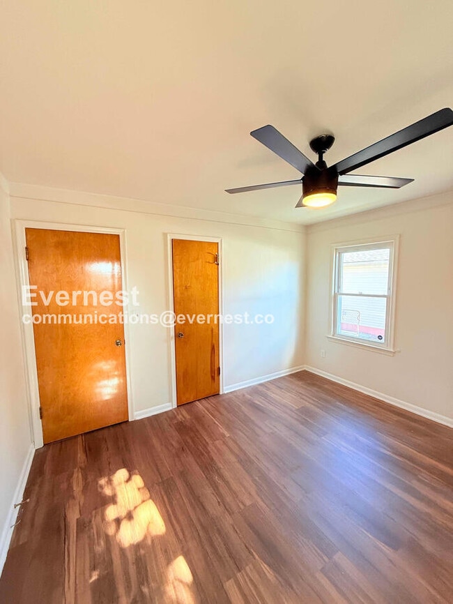 Building Photo - 3 Bed/1 Bath Home with Fenced Yard / Pet-Friendly / Vouchers Accepted / Available Now!