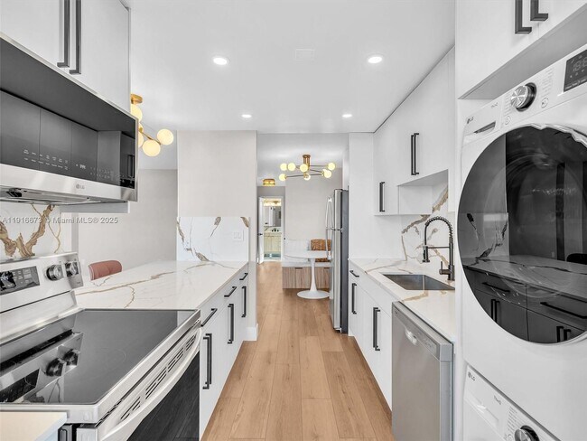 Building Photo - 1030 9th St