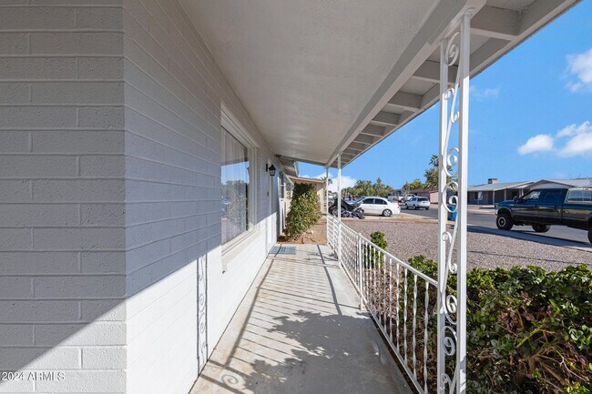 Building Photo - 5434 E Dodge St