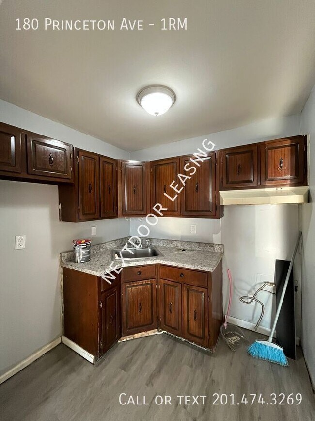 Building Photo - 180 Princeton Ave