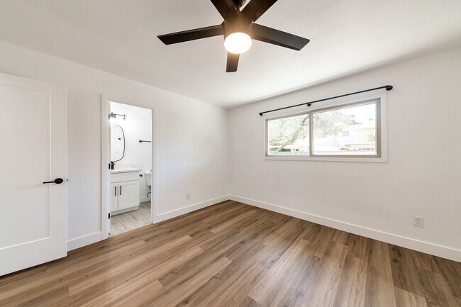 Building Photo - Remodeled 3 Bed 2 Bath 2 Car Garage Unfurnished 12 month lease with bonus room and AC in 2 car ga...