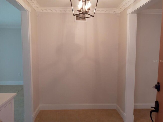 Building Photo - 536 Orange Dr