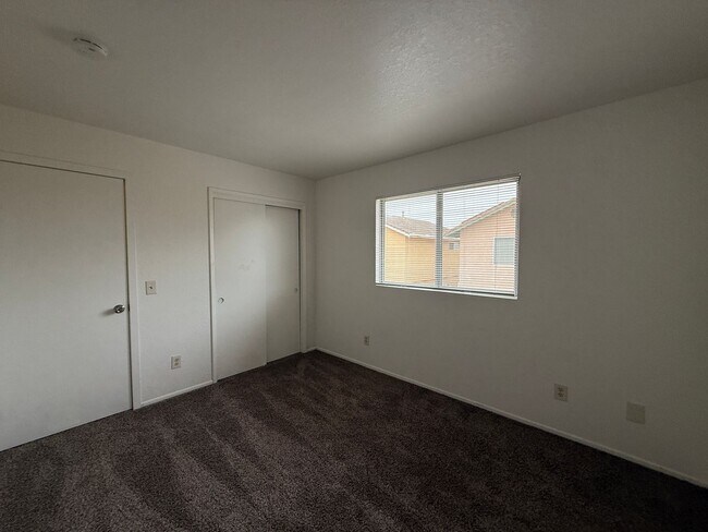Building Photo - N57000
