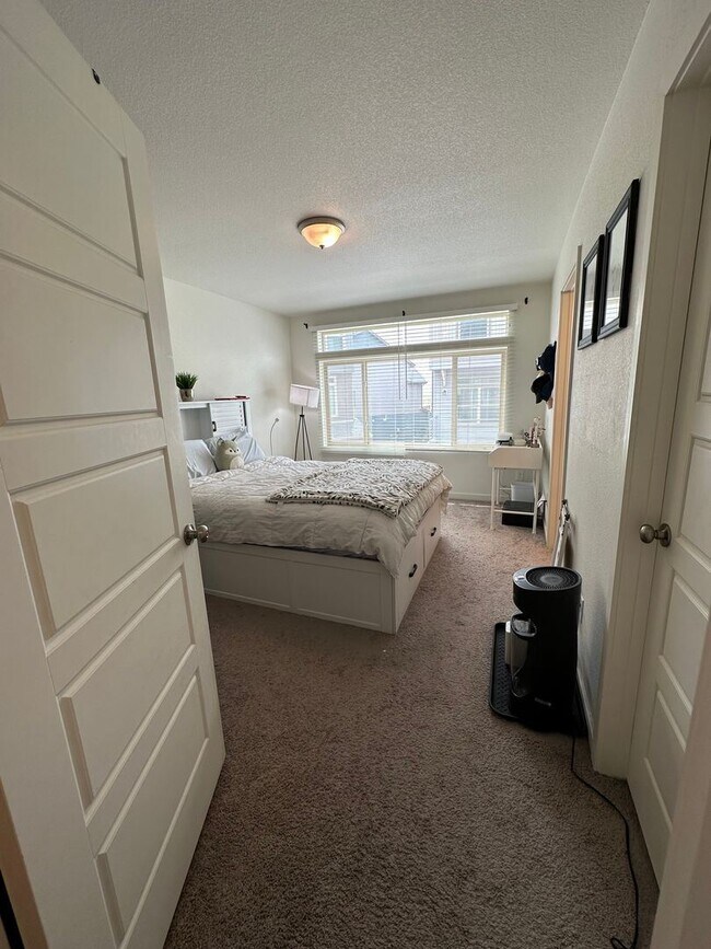 Building Photo - 4 br, 2.5 bath House - 6121 Ashmore Ln