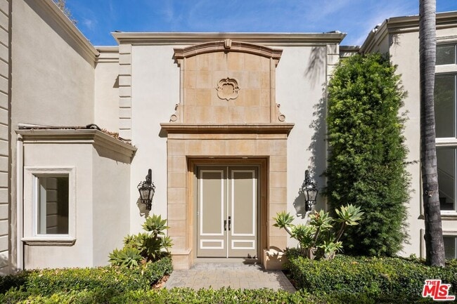 Building Photo - 14435 Mulholland Dr