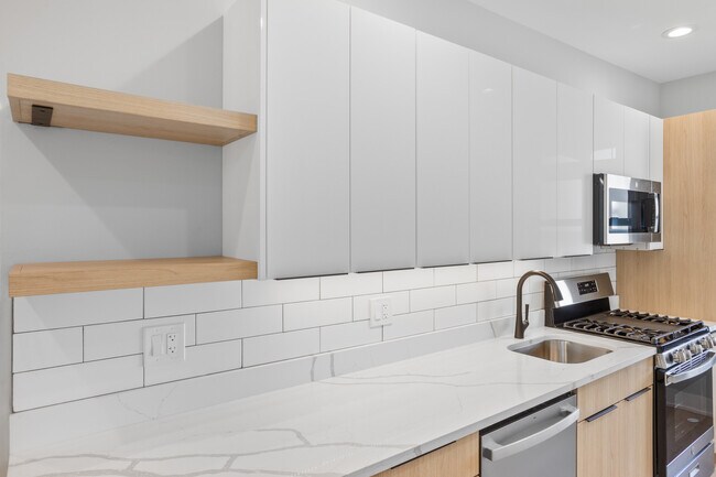 Building Photo - 1318 W Birchwood Ave